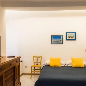 https://apt-free-parking-centro-citta-via-caffaro.hotelitalianriviera.com