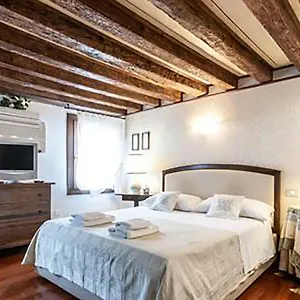 https://venice-lucas-house.hotelslidodijesolo.com
